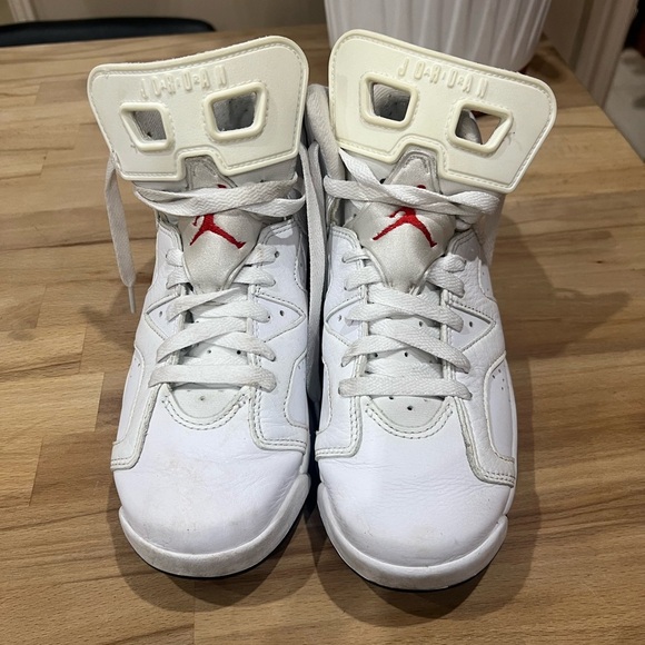 Air Jordan 6 Retro White/Red GS Sneakers Size 7 - Picture 2 of 7